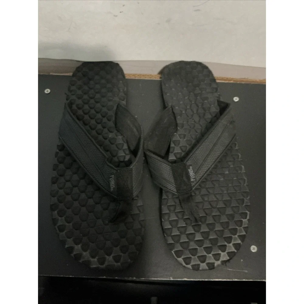 Flojos Men's Black Flip Flops. NO SIZE 12 1/2